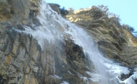 В Крыму замёрз водопад Учан-Су — фото